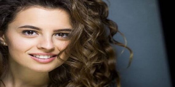 Özlem Gezgin… Genç Oyuncu Yazarlığa Soyundu !